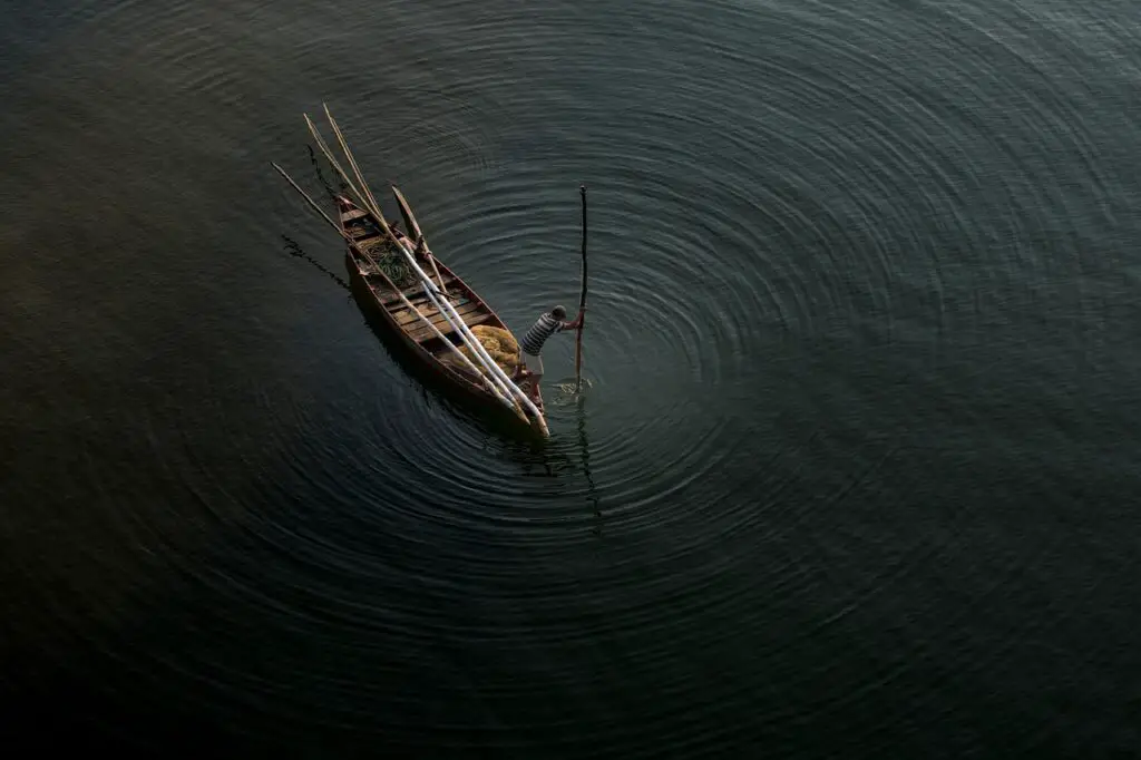 Jak korzystać z lokalnych środków transportu podczas podróży?